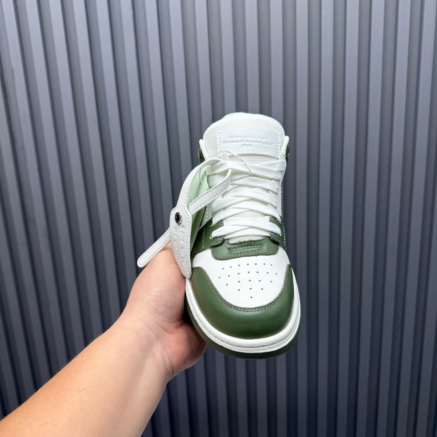 【off- white】P: 620💰Couple model👫, Size: 35-44 (Customized for men 38.45.46) High-quality version👊 "Out of office" series original molding, original lasting, production process 1:1 Original ➰OFF GRAY WHITE OW ➰ First-layer cowhide Imported skin-friendly and environmentally friendly polyester mesh Original molding high elastic and environmentally friendly molding pad Made with the original lasting process. The original molded rubber outsole (never yellows and deforms) has a super correct shape, bright color and strong three-dimensional effect👍. Packaging💯Full set of packaging synchronized with the official website (branded paper, certificate of quality, branded cloth bag)